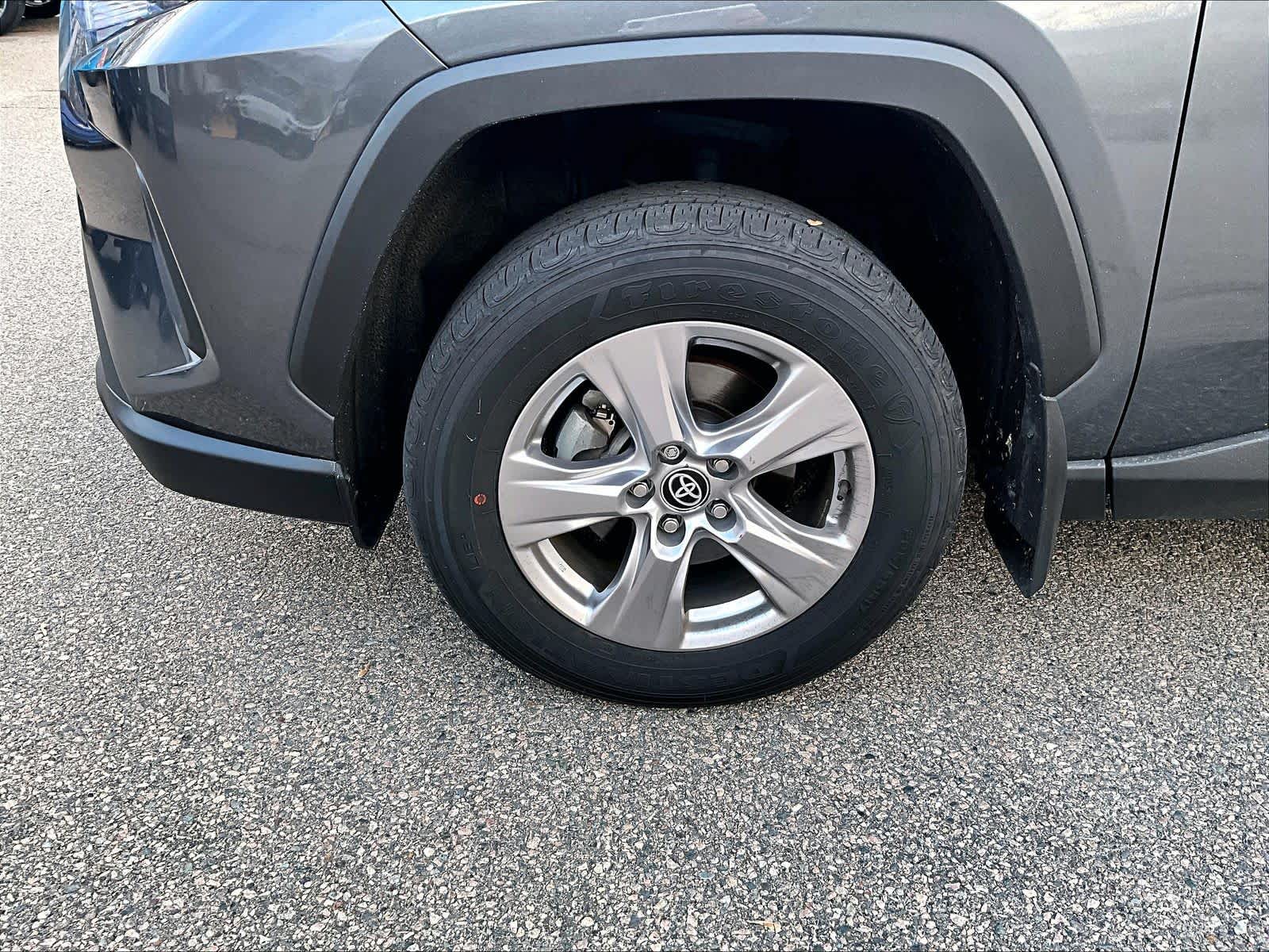 2022 Toyota RAV4 XLE - Photo 4