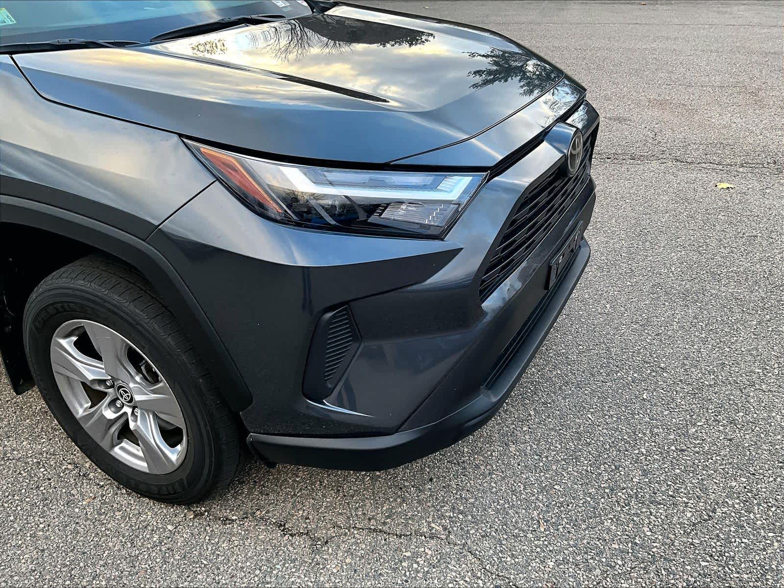 2022 Toyota RAV4 XLE - Photo 5