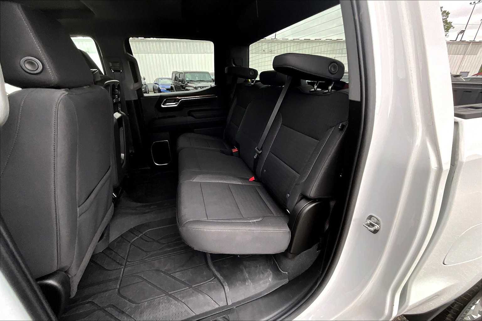 2023 Chevrolet Silverado 1500 LT - Photo 15