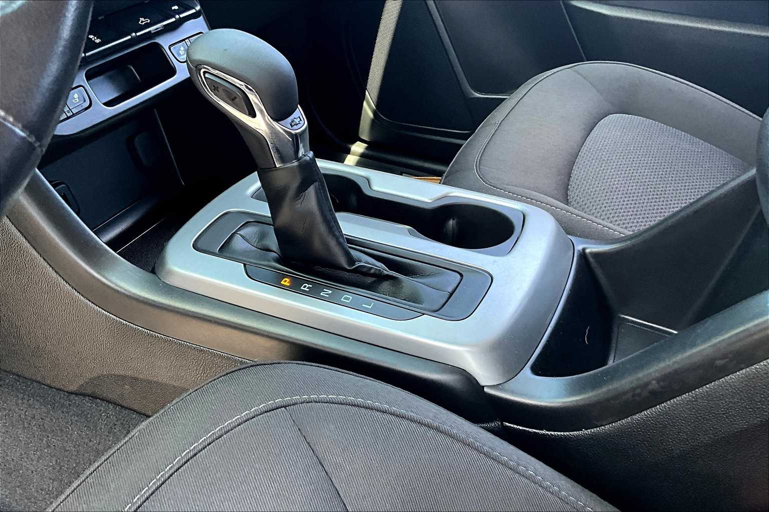 2022 Chevrolet Colorado 4WD LT - Photo 19