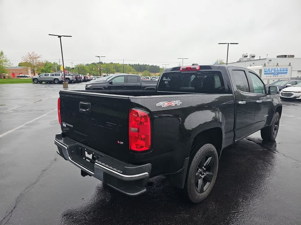 2022 Chevrolet Colorado 4WD LT - Photo 2