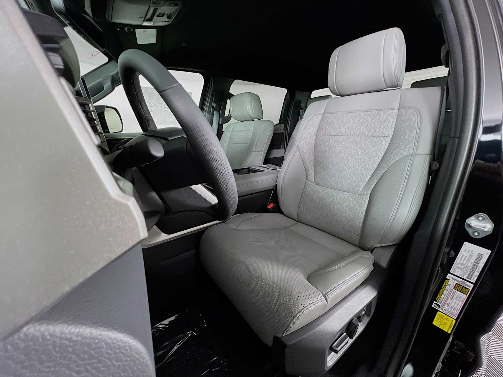 2025 Toyota Tundra Limited - Photo 12