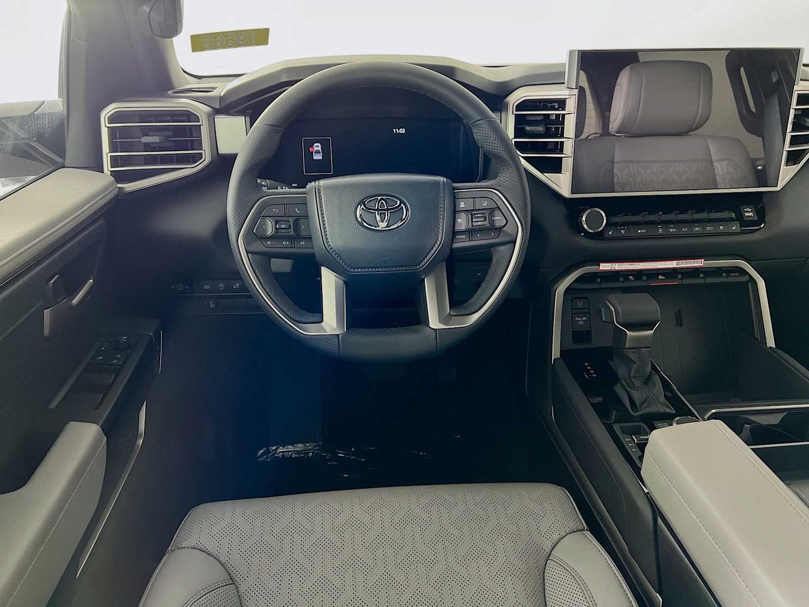 2025 Toyota Tundra Limited - Photo 15
