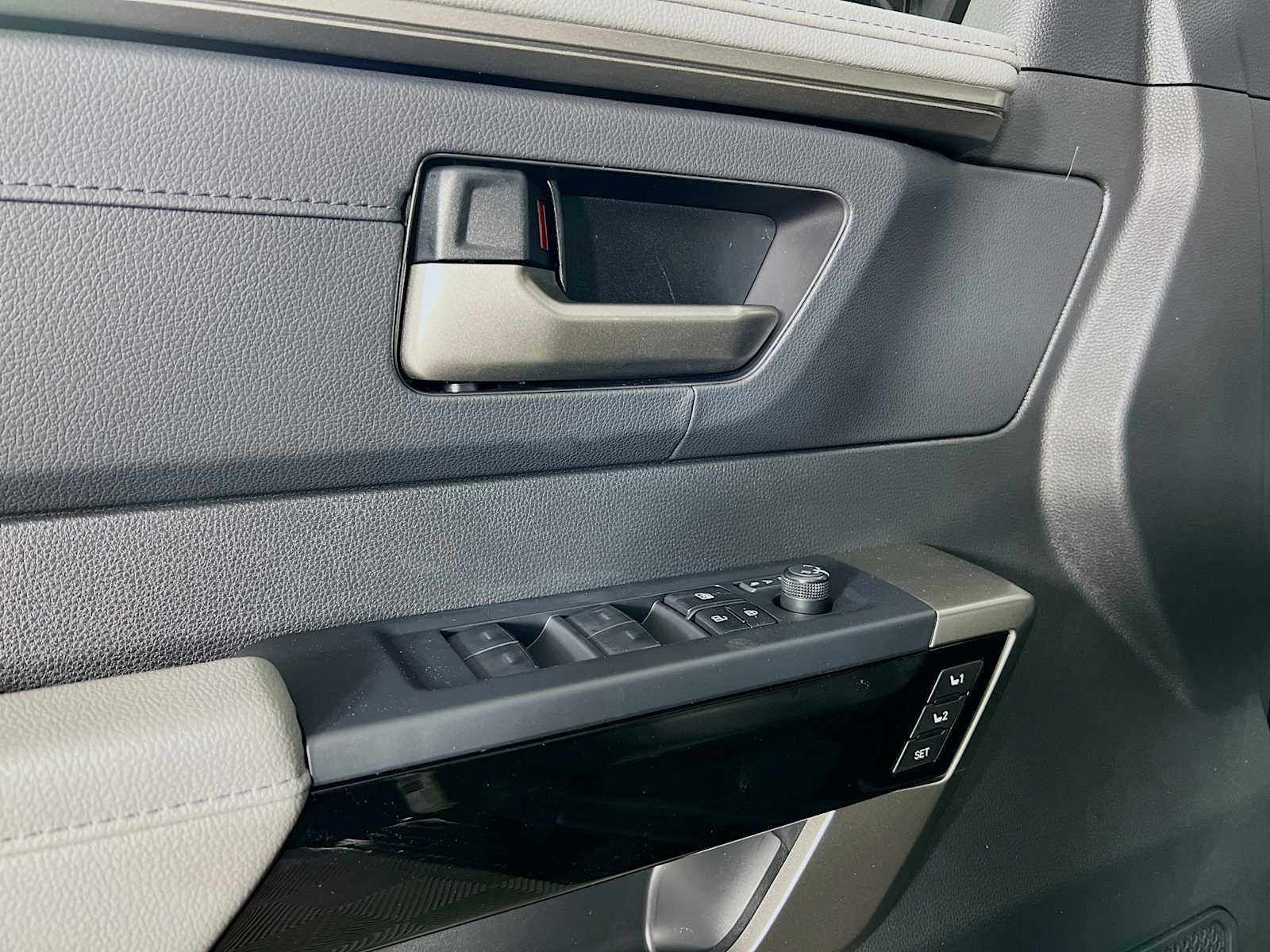 2025 Toyota Tundra Limited - Photo 16