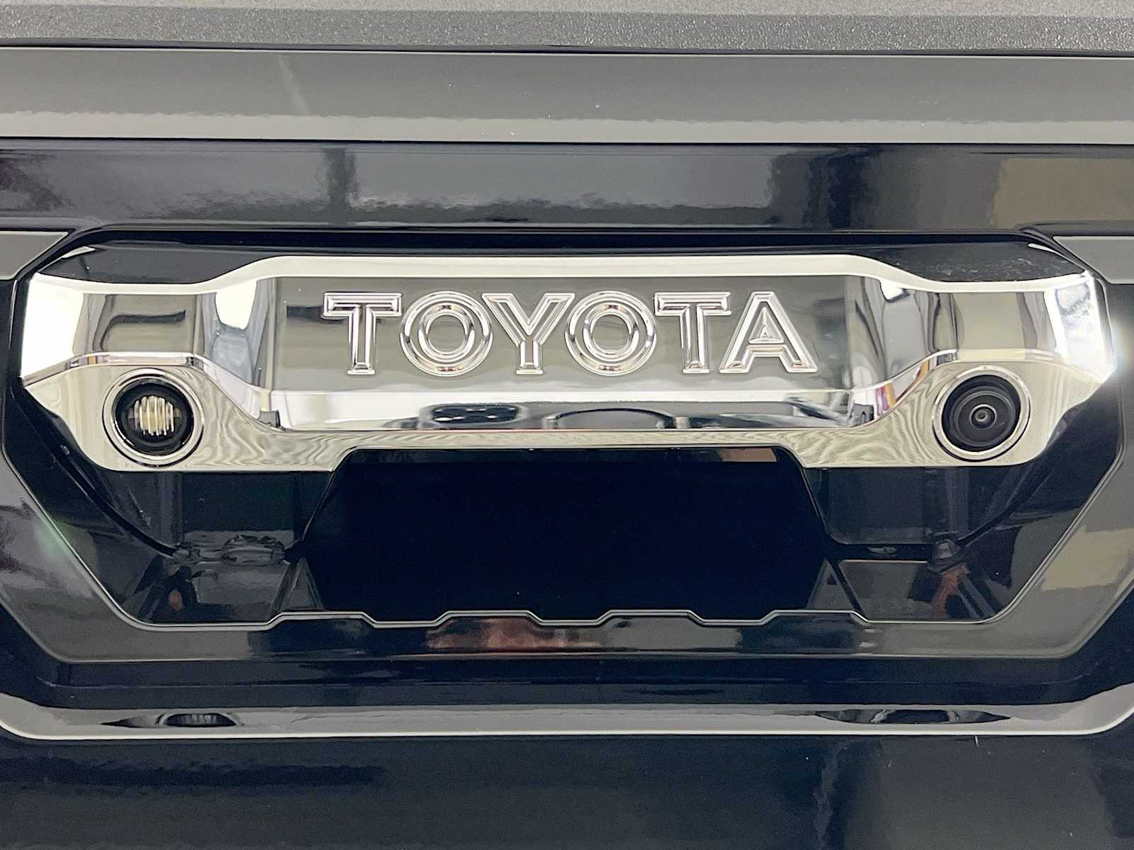 2025 Toyota Tundra Limited - Photo 18