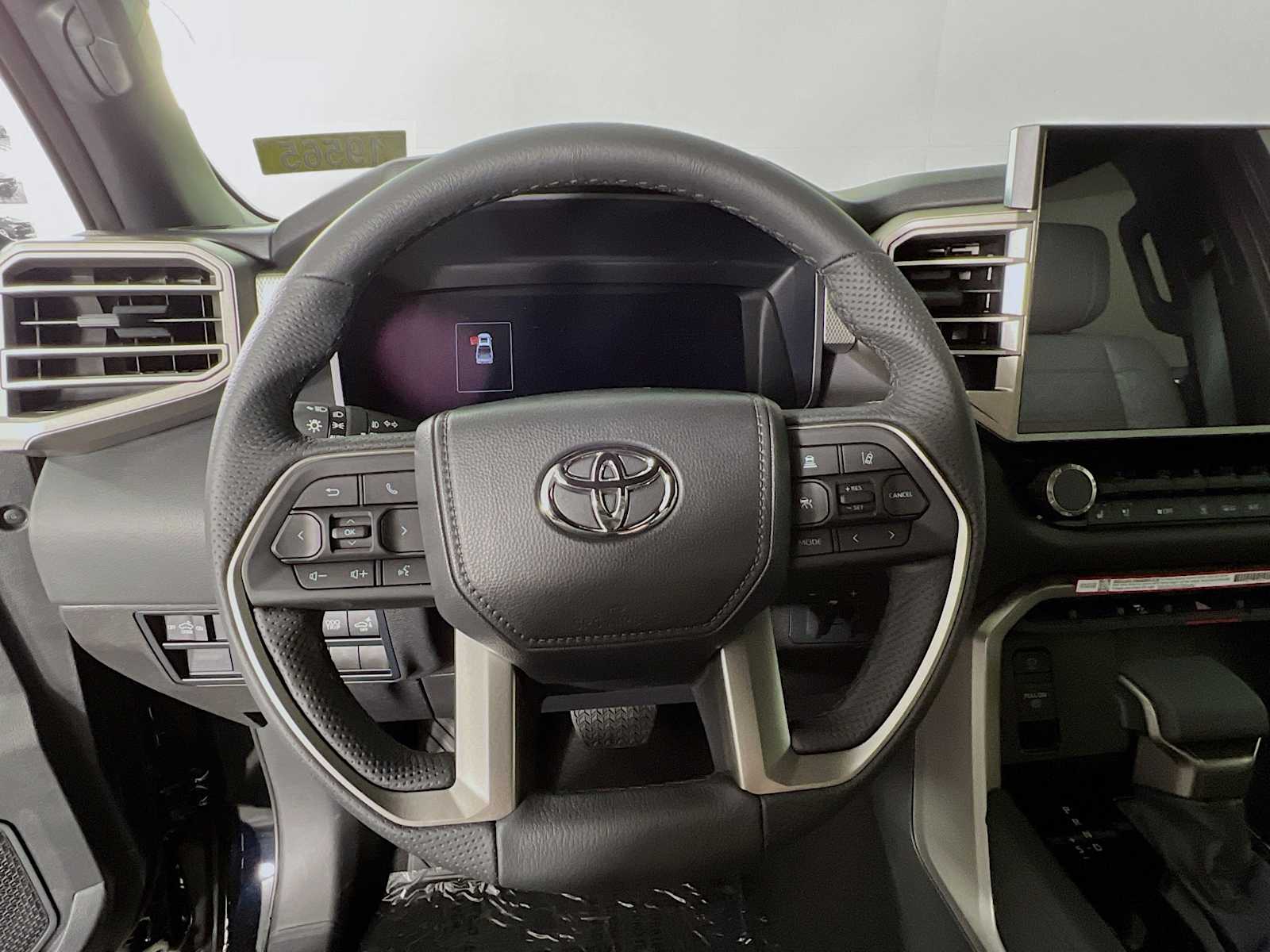 2025 Toyota Tundra Limited - Photo 7