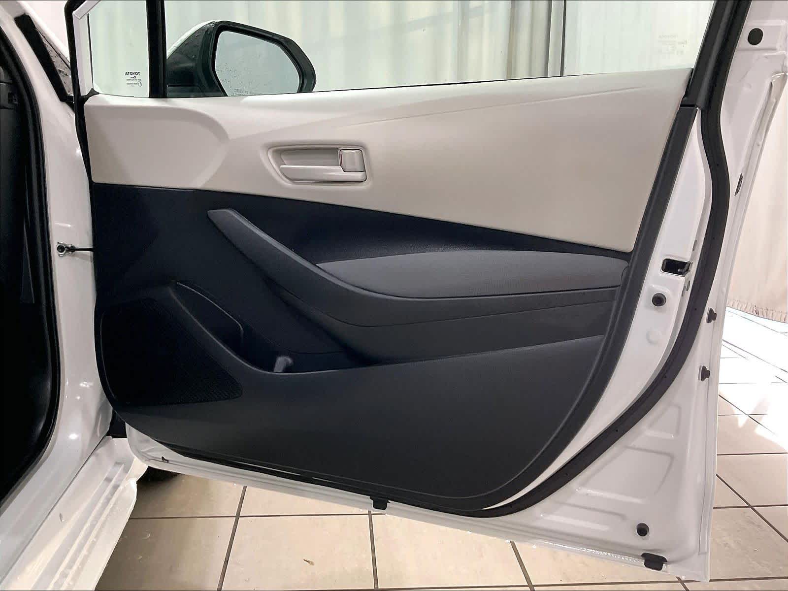 2022 Toyota Corolla LE - Photo 12