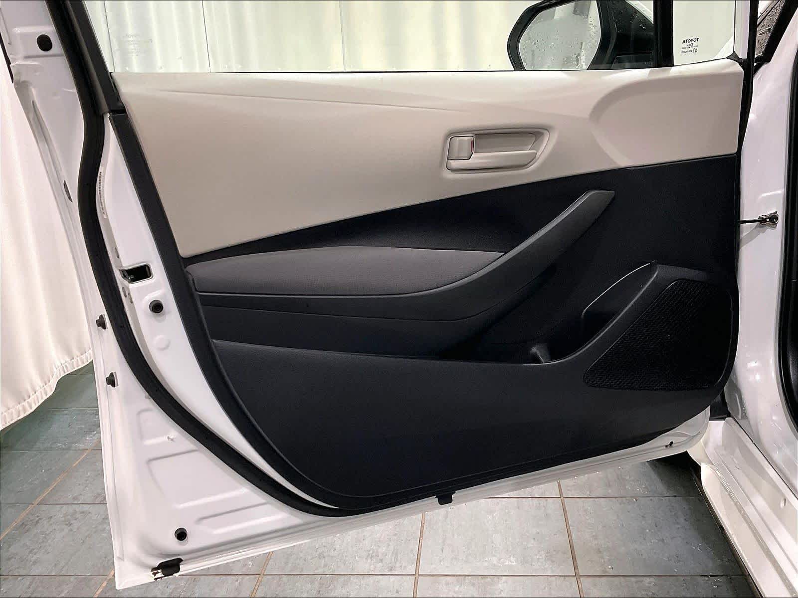 2022 Toyota Corolla LE - Photo 9