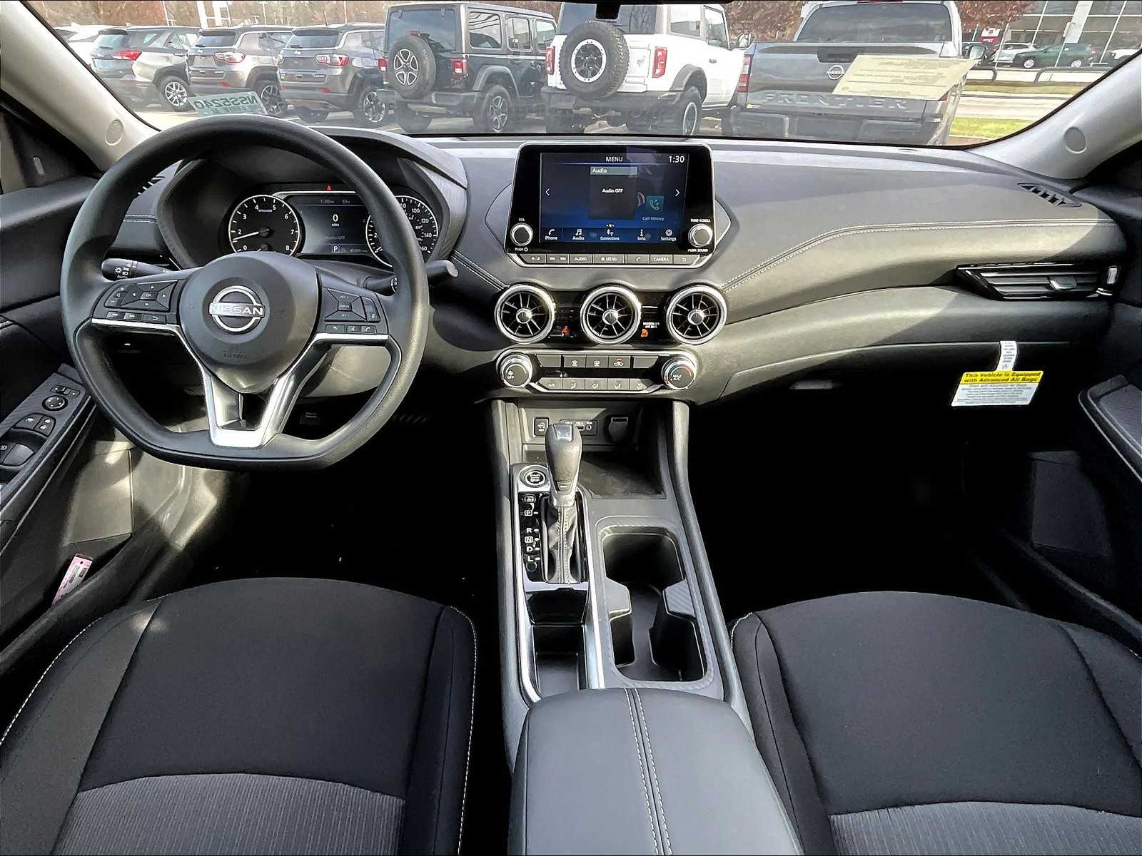 2025 Nissan Sentra SV - Photo 12