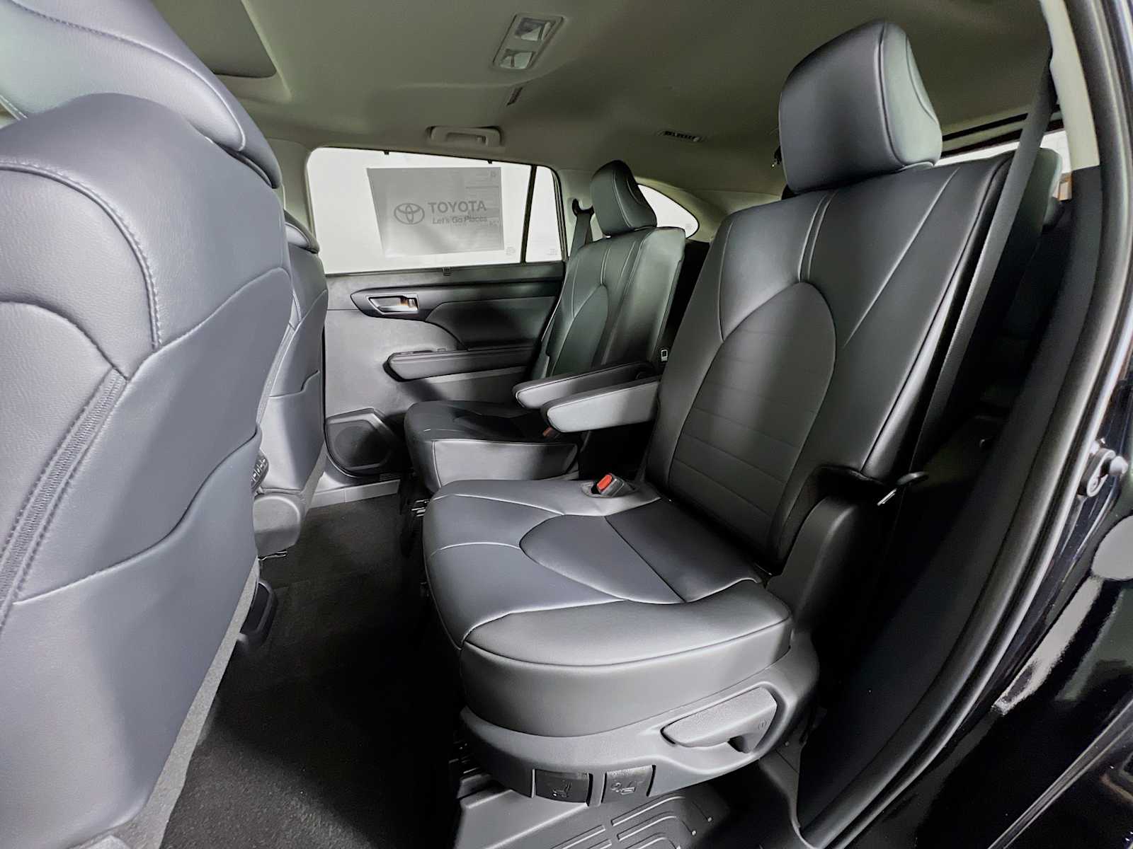 2025 Toyota Highlander XLE - Photo 13