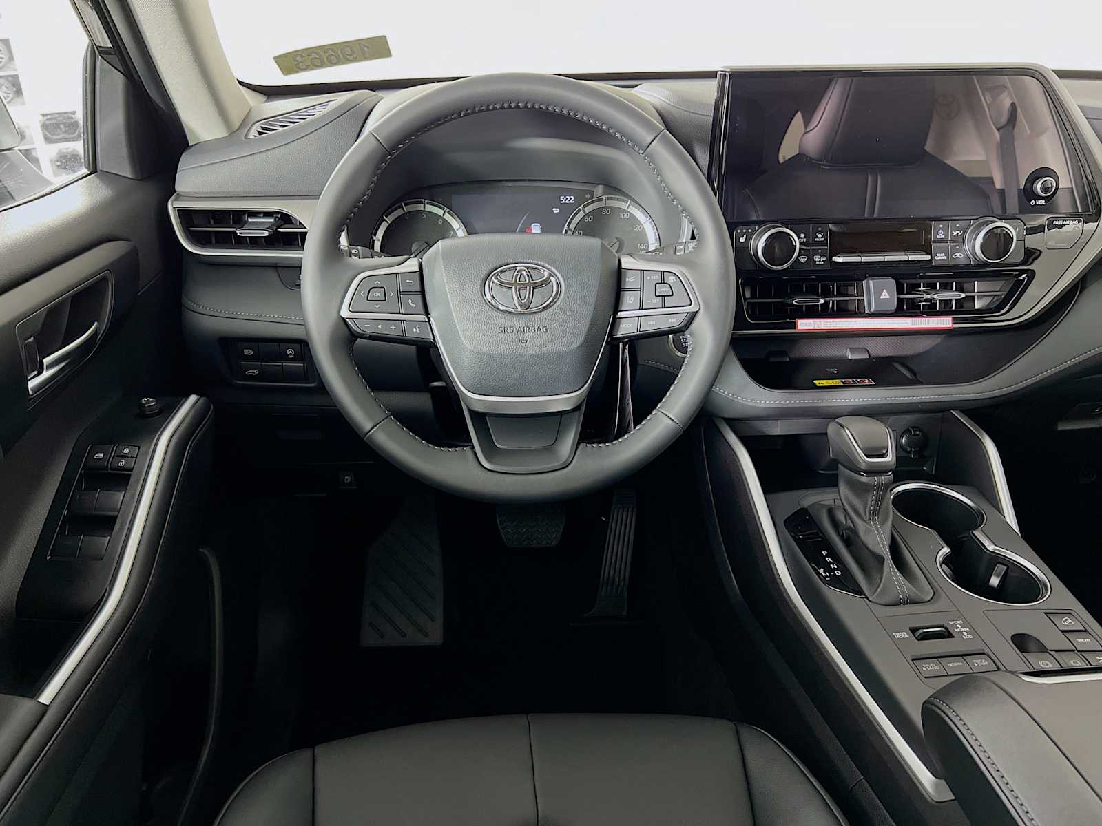 2025 Toyota Highlander XLE - Photo 15
