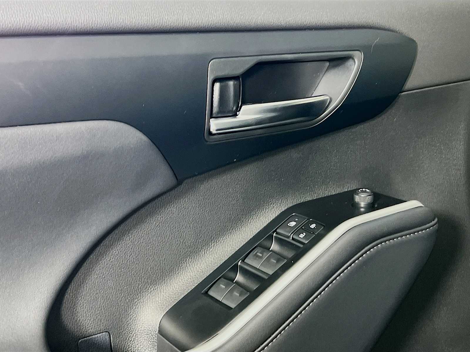 2025 Toyota Highlander XLE - Photo 16