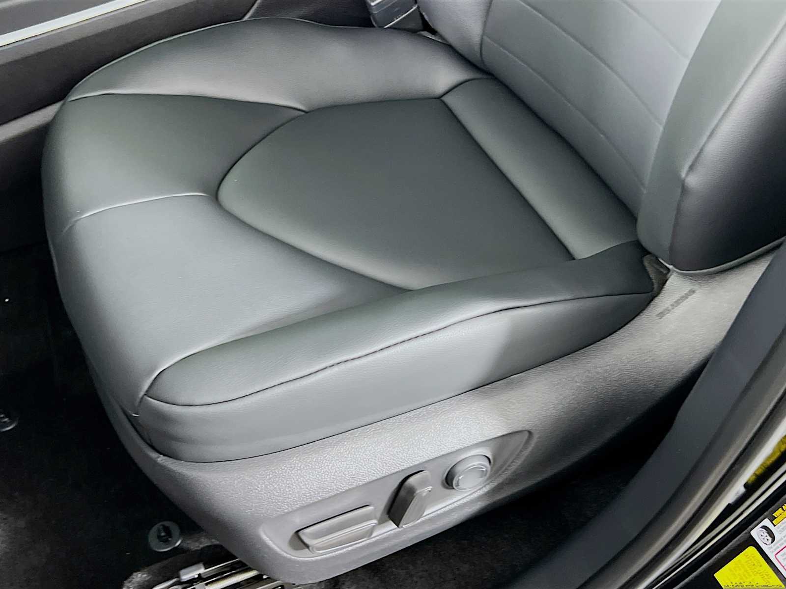 2025 Toyota Highlander XLE - Photo 17