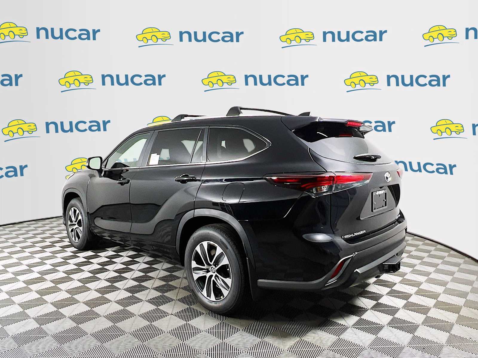 2025 Toyota Highlander XLE - Photo 4