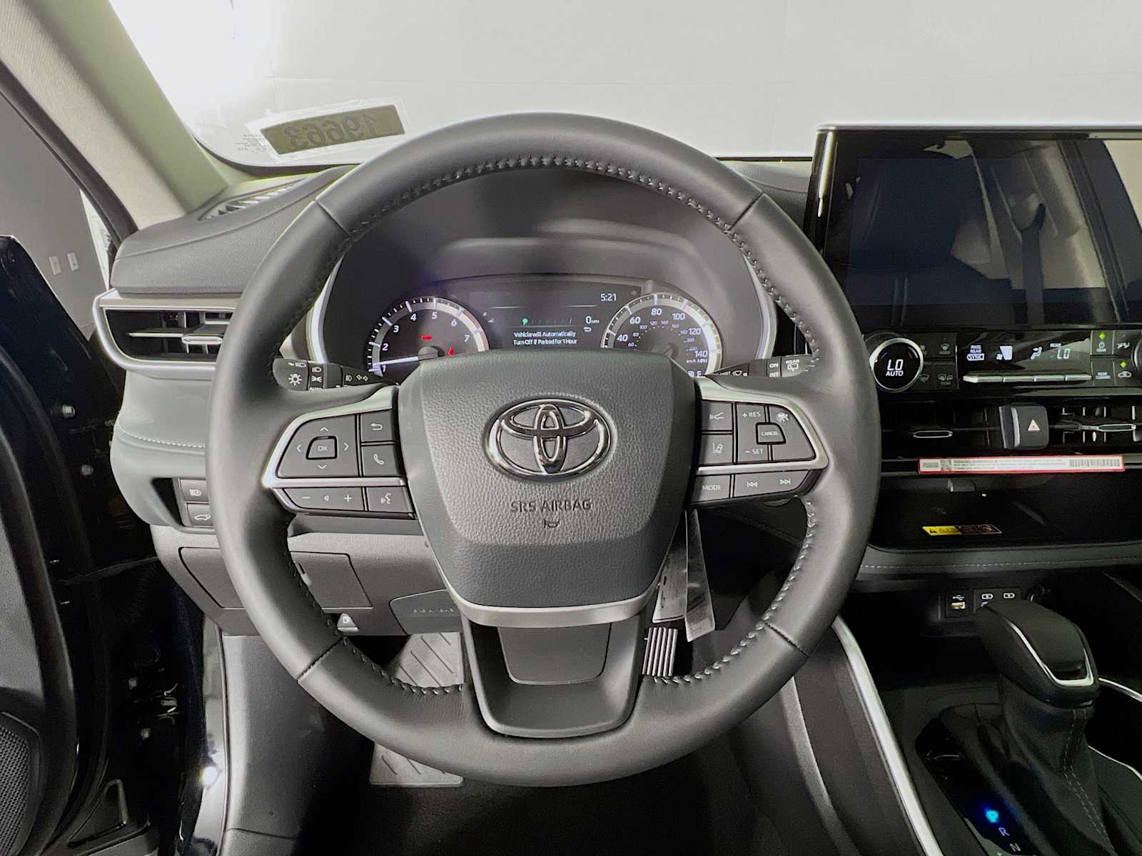 2025 Toyota Highlander XLE - Photo 7