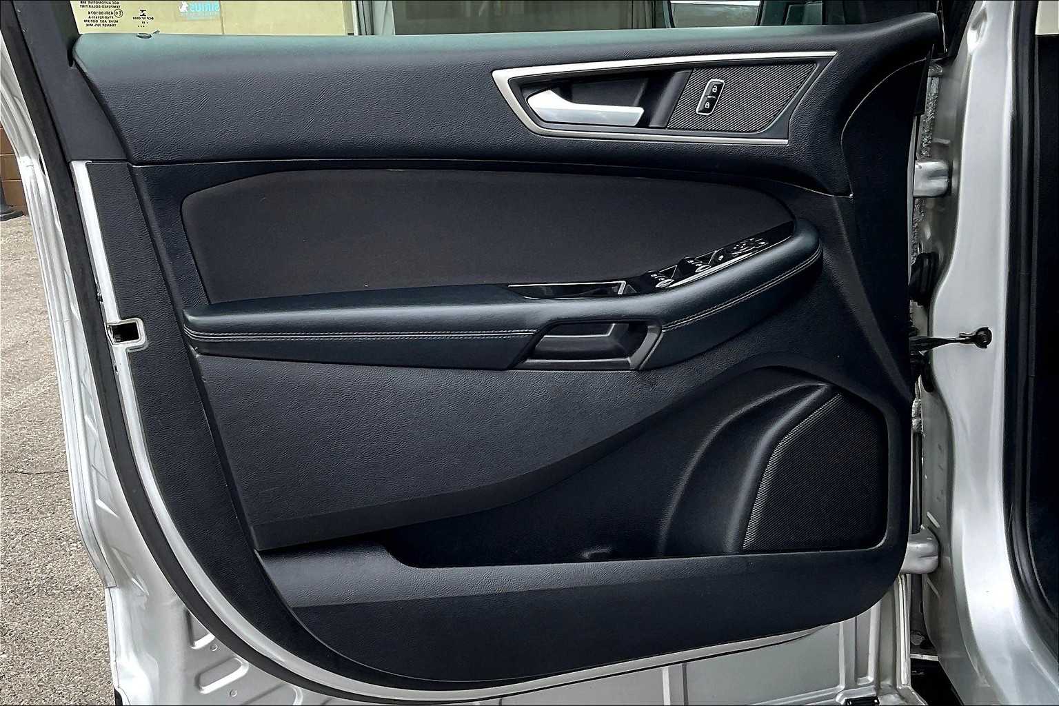 2017 Ford Edge SEL - Photo 9