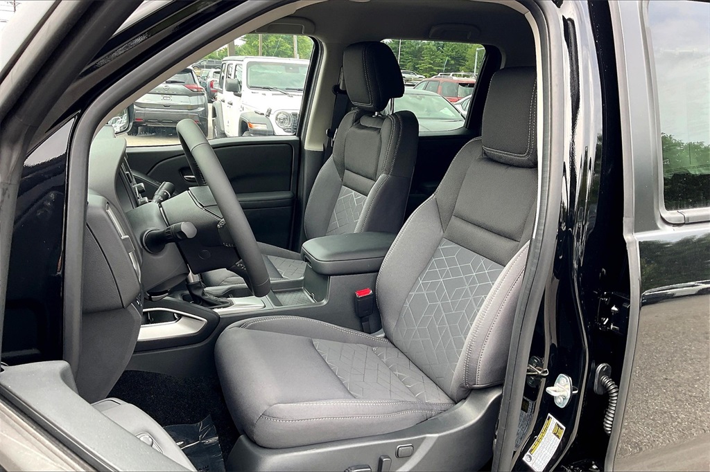 2025 Nissan Frontier SV - Photo 11