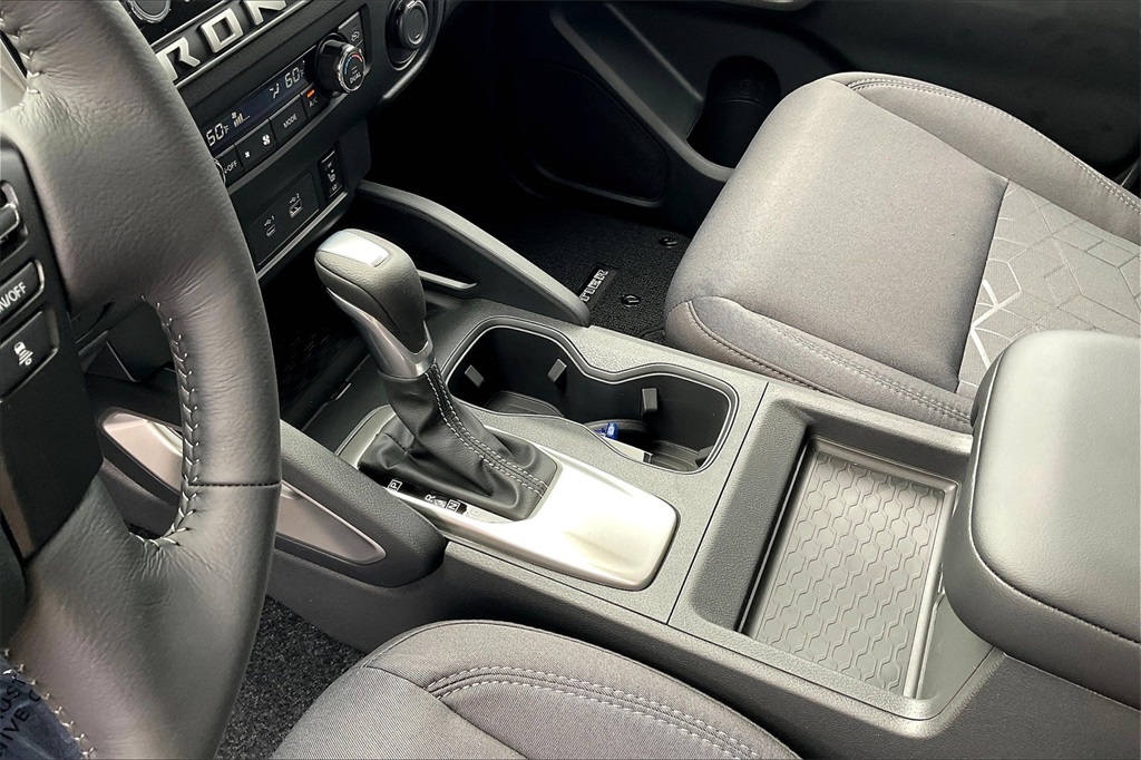 2025 Nissan Frontier SV - Photo 14
