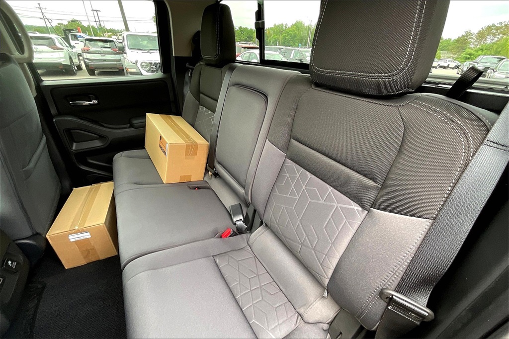 2025 Nissan Frontier SV - Photo 15