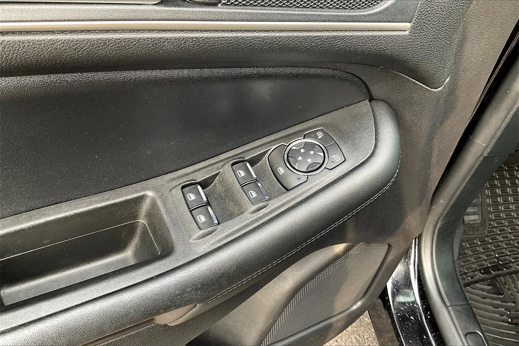 2021 Ford Edge SEL - Photo 28