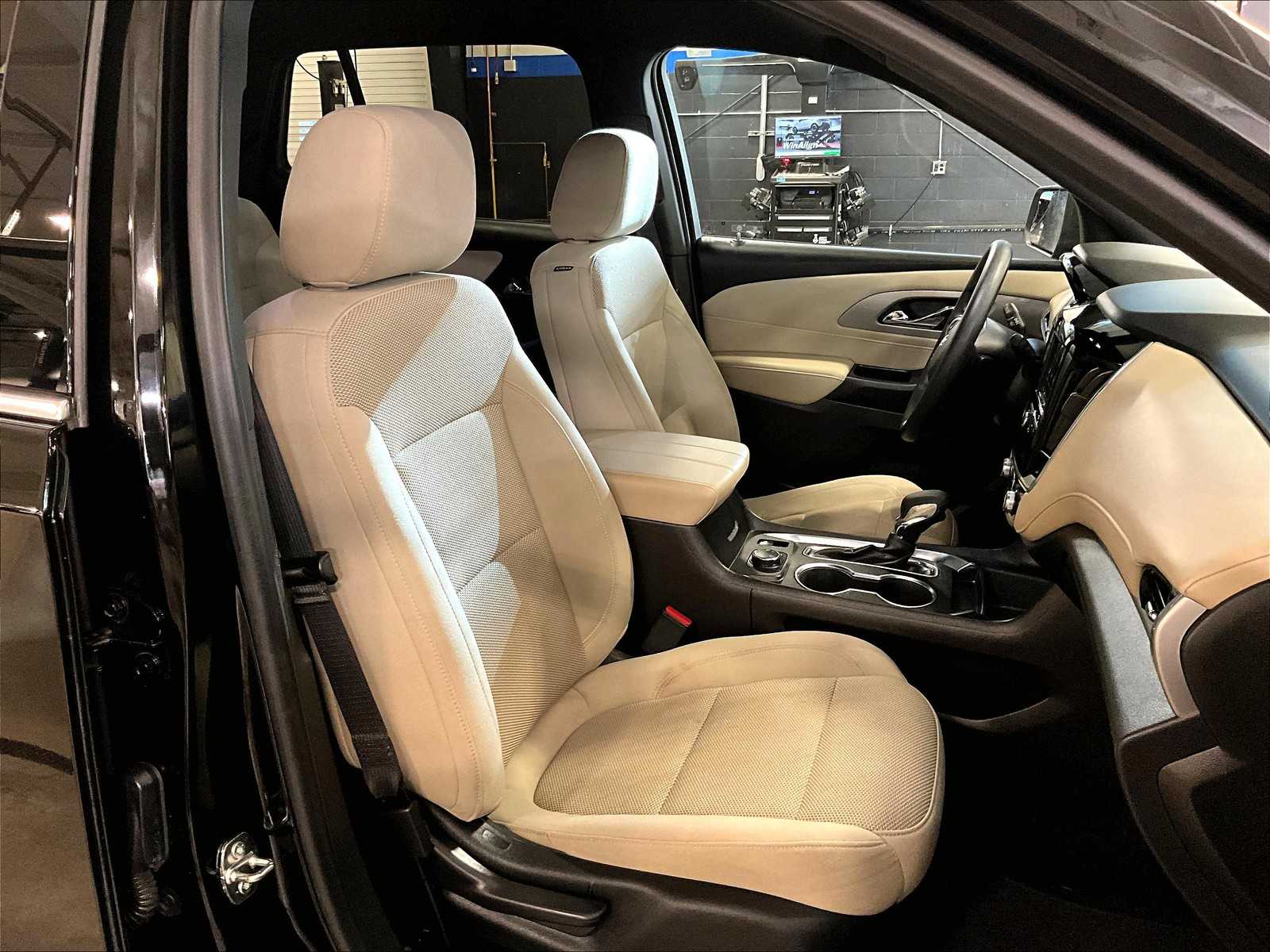 2022 Chevrolet Traverse LS - Photo 11