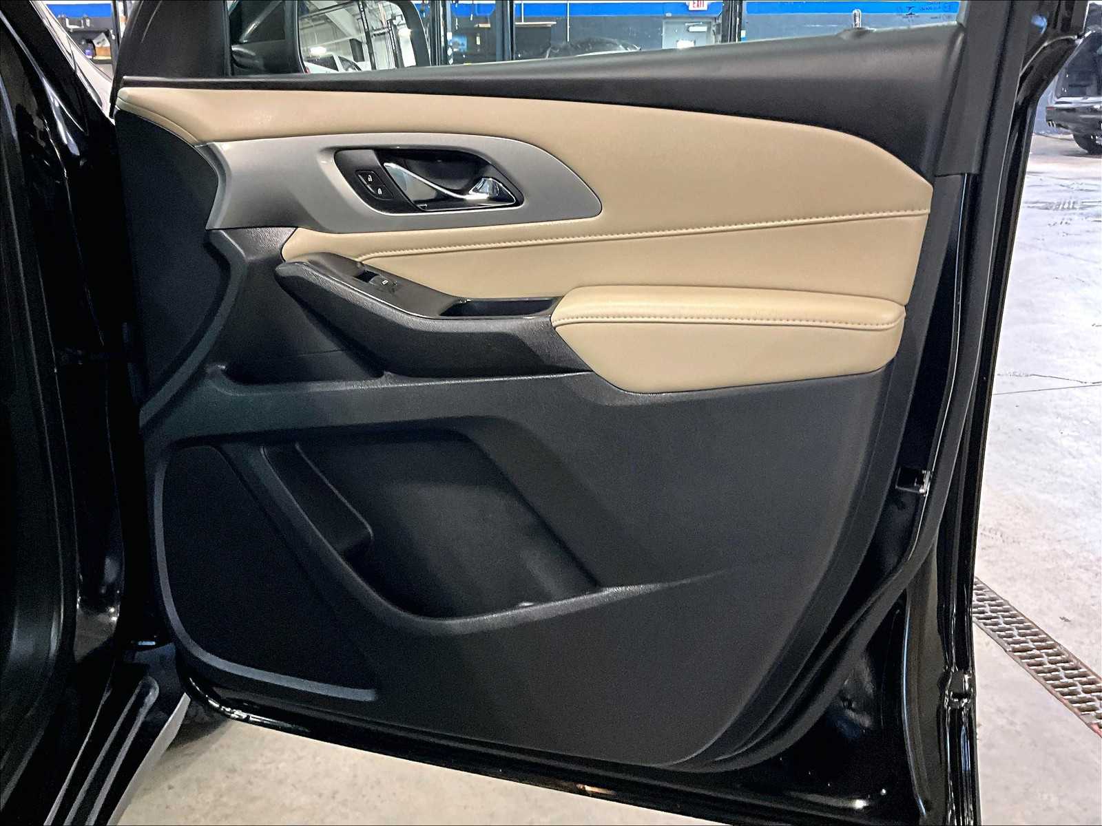 2022 Chevrolet Traverse LS - Photo 12