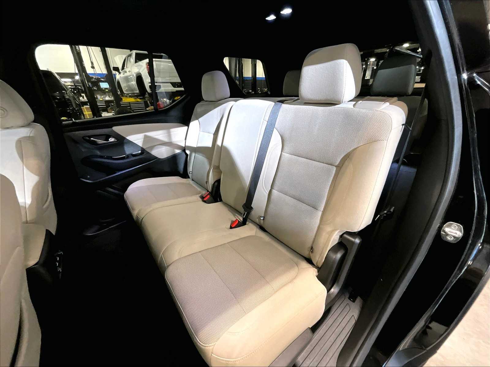 2022 Chevrolet Traverse LS - Photo 15