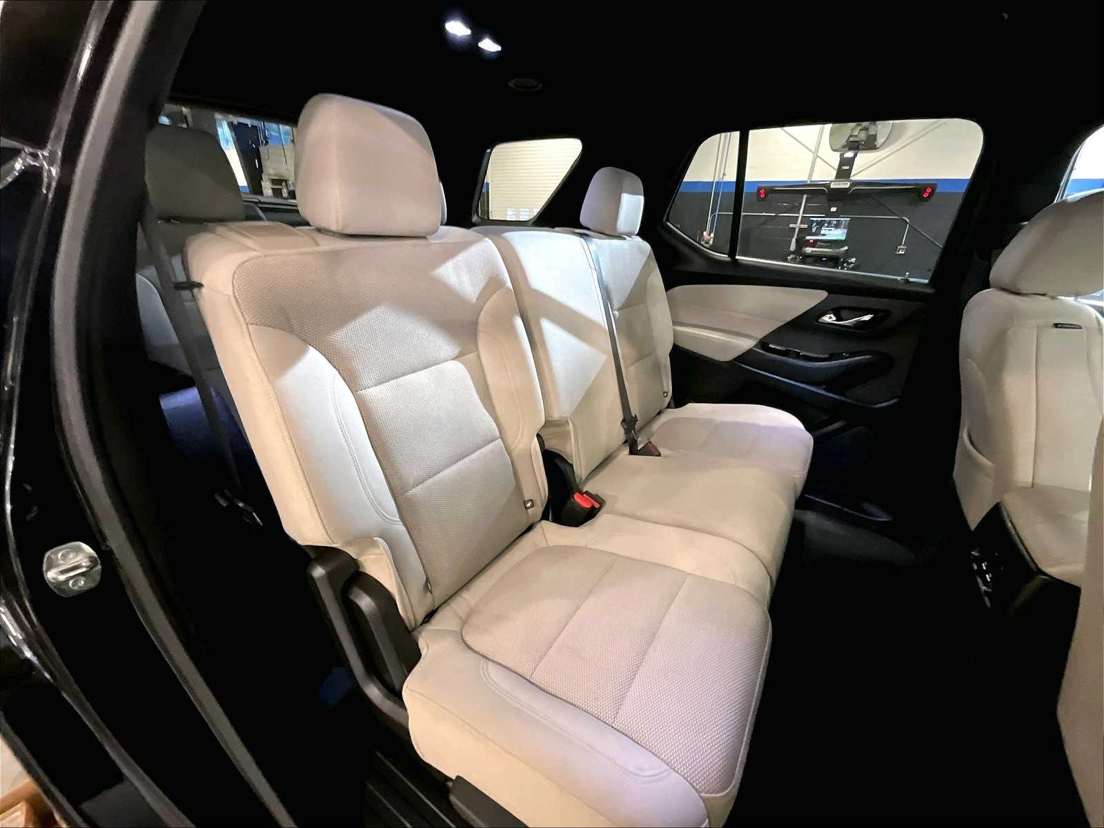 2022 Chevrolet Traverse LS - Photo 16