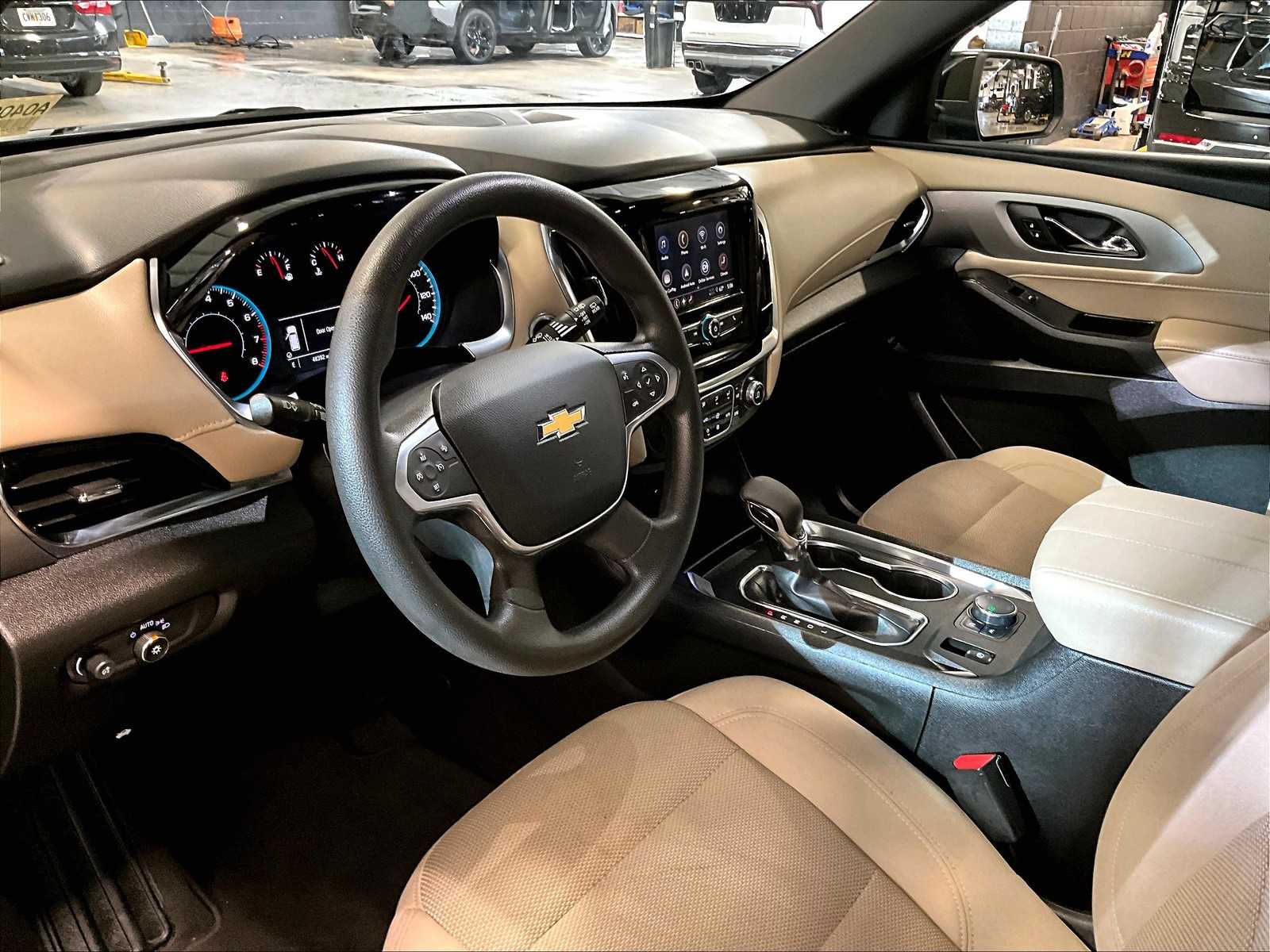 2022 Chevrolet Traverse LS - Photo 8
