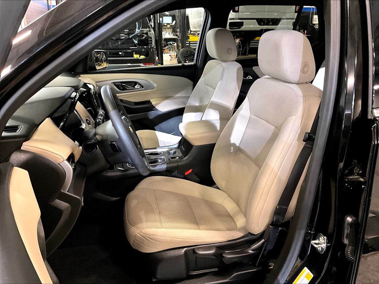 2022 Chevrolet Traverse LS - Photo 10