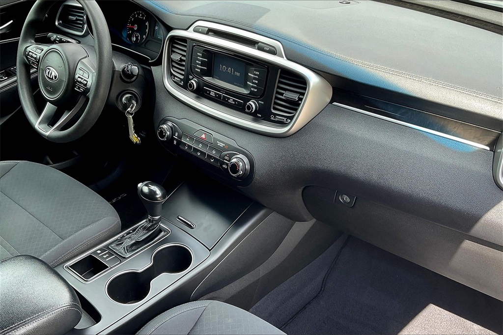 2017 Kia Sorento LX - Photo 14