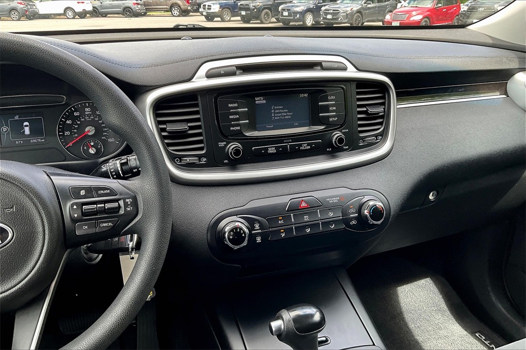 2017 Kia Sorento LX - Photo 18