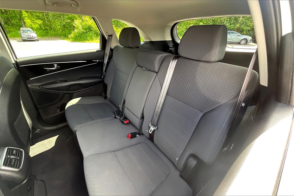 2017 Kia Sorento LX - Photo 25