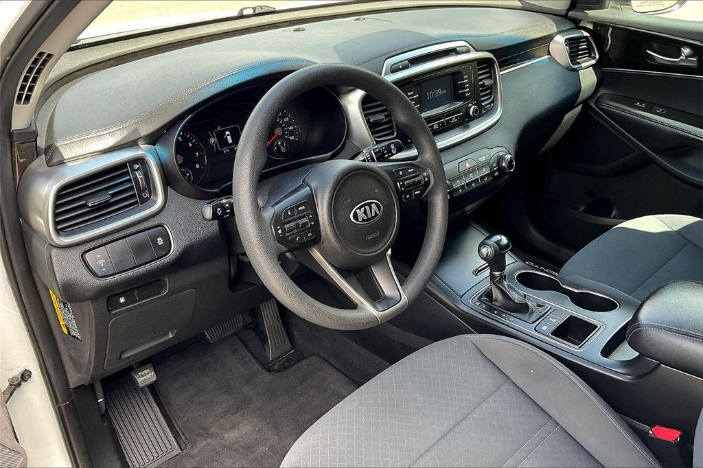 2017 Kia Sorento LX - Photo 8