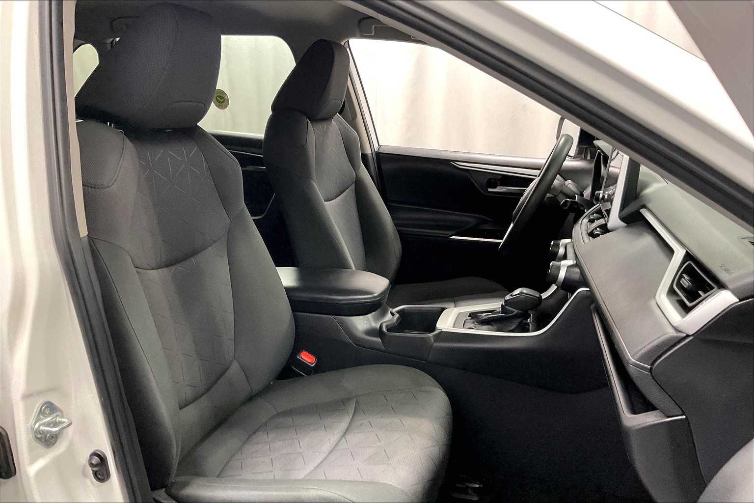 2023 Toyota RAV4 XLE - Photo 11