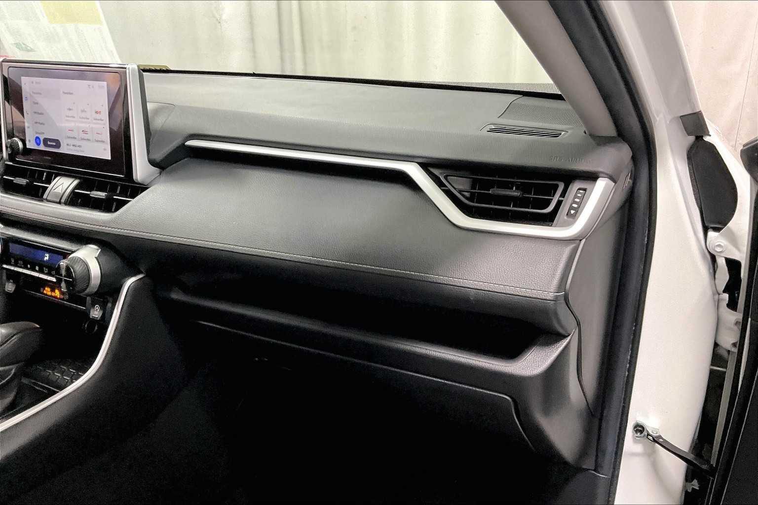 2023 Toyota RAV4 XLE - Photo 13