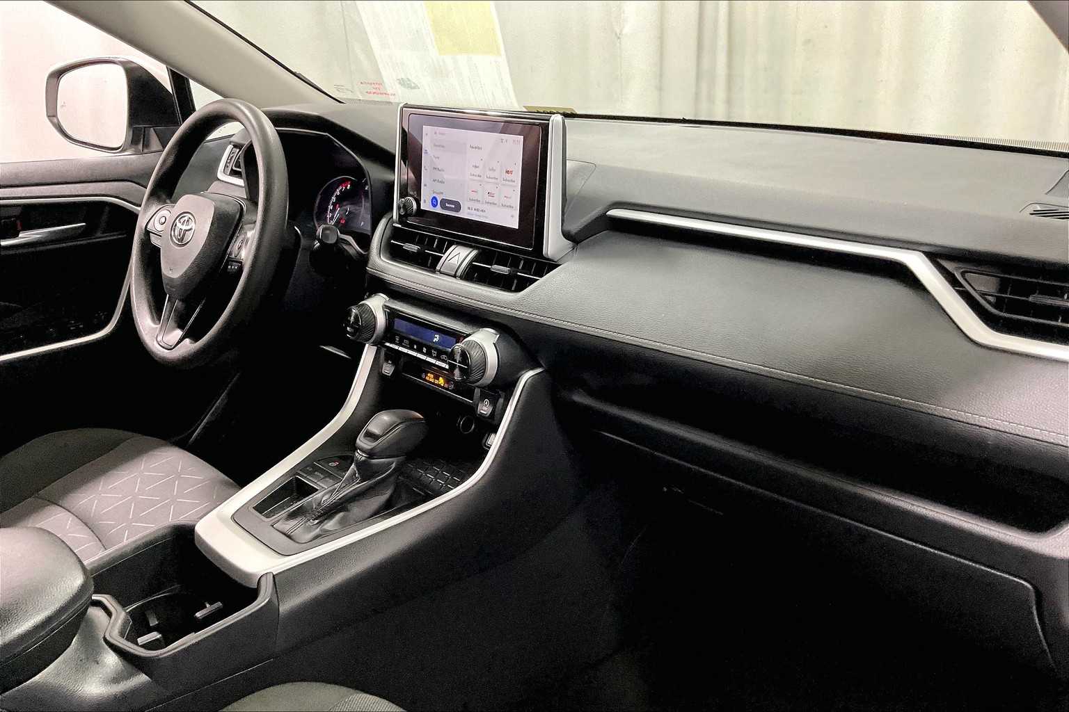 2023 Toyota RAV4 XLE - Photo 14