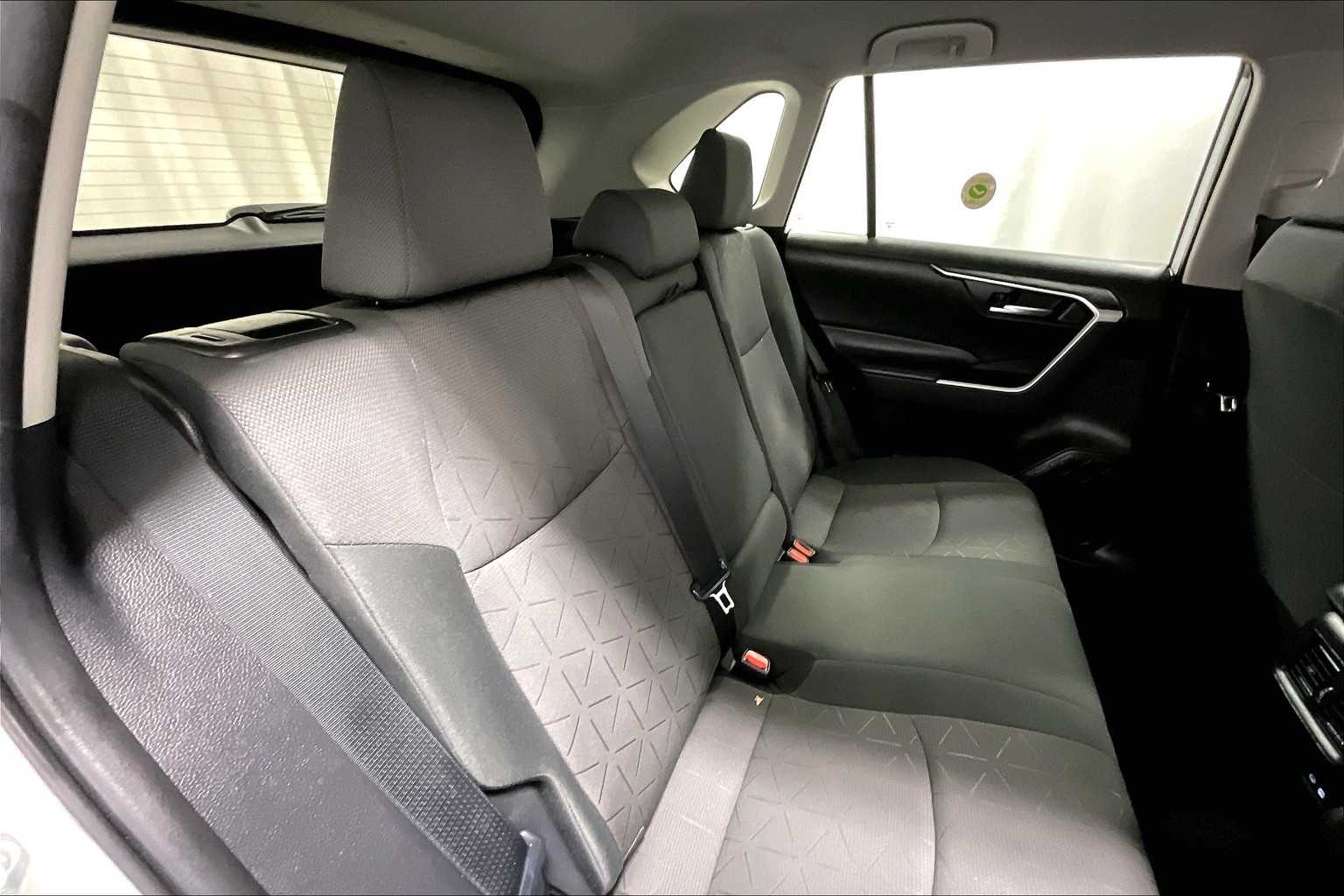 2023 Toyota RAV4 XLE - Photo 16