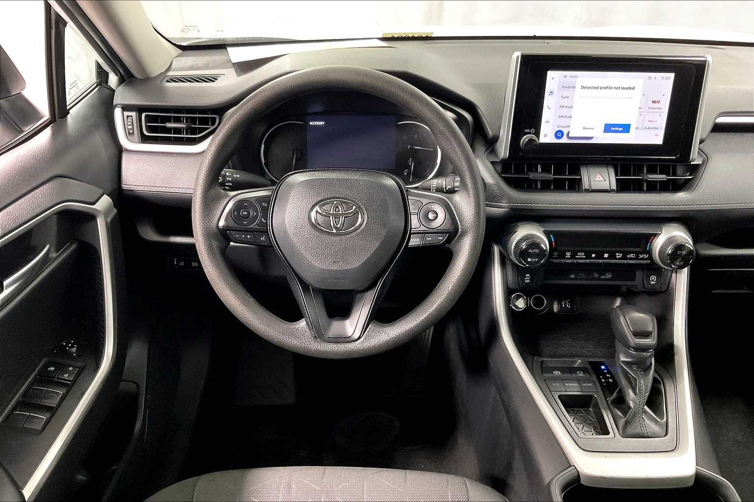 2023 Toyota RAV4 XLE - Photo 17