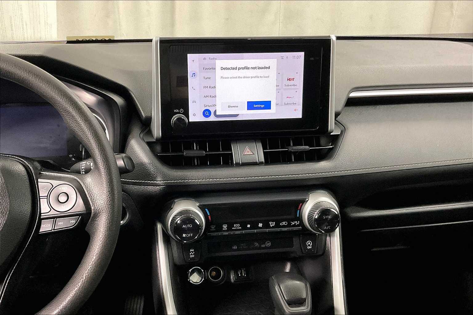 2023 Toyota RAV4 XLE - Photo 18