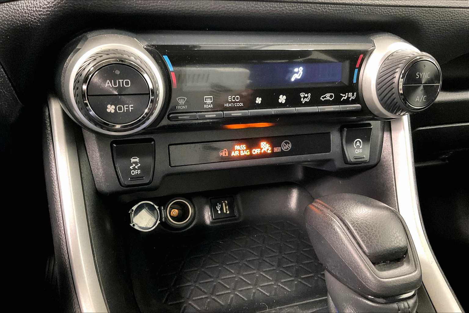 2023 Toyota RAV4 XLE - Photo 25