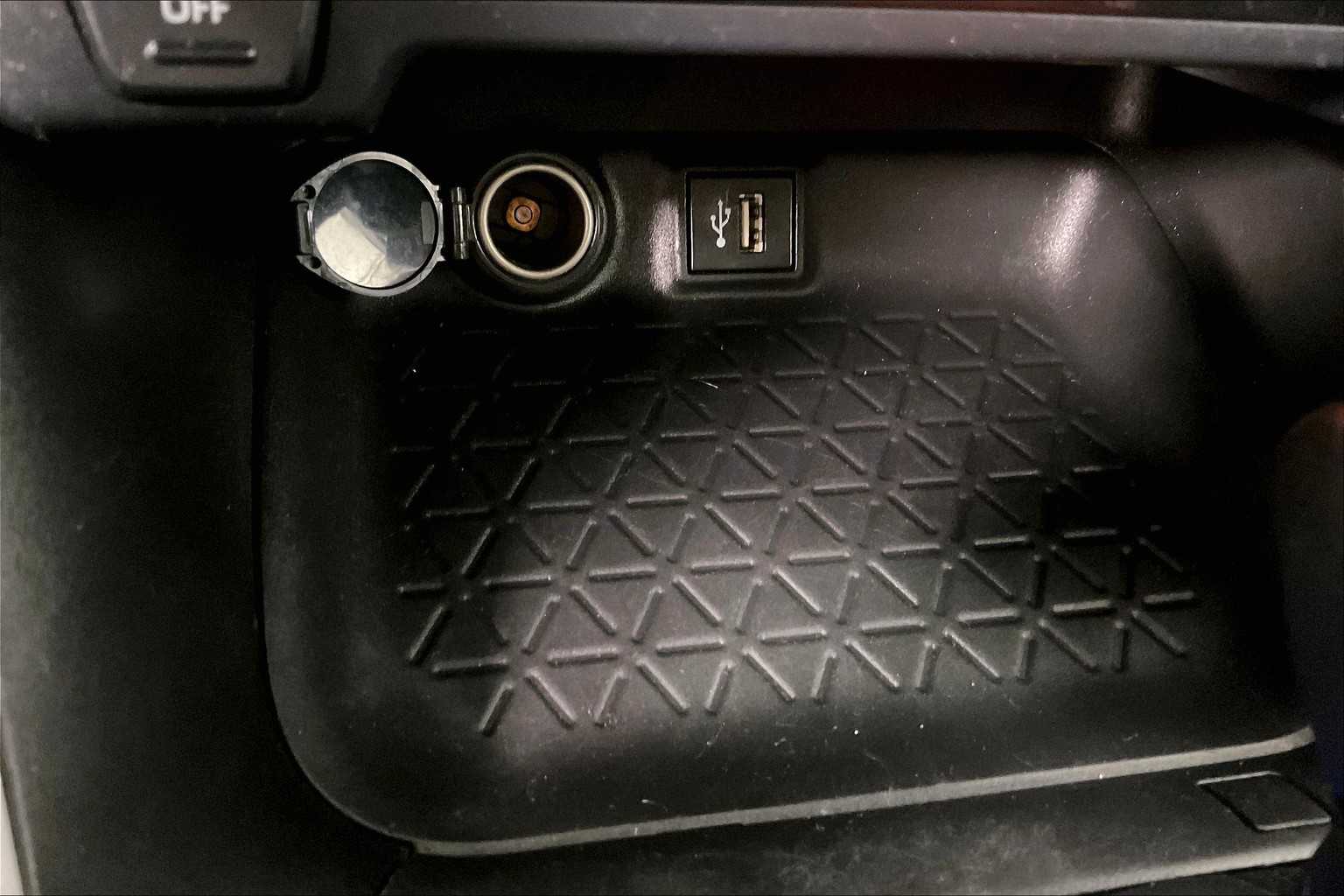 2023 Toyota RAV4 XLE - Photo 26