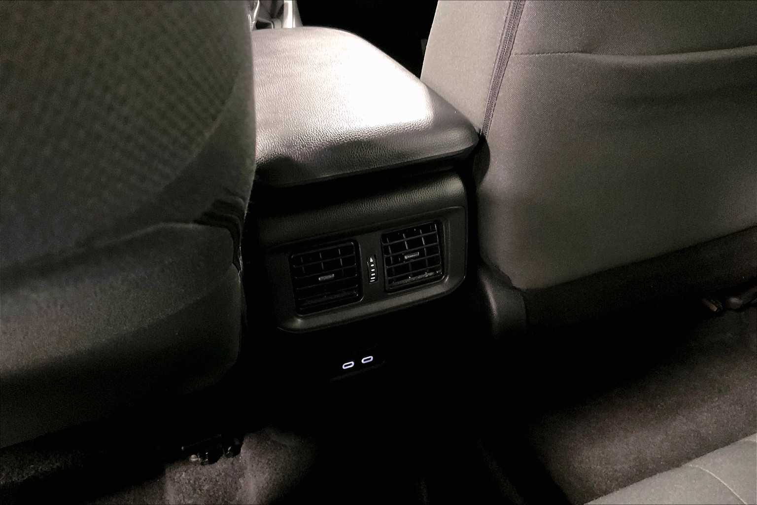2023 Toyota RAV4 XLE - Photo 27