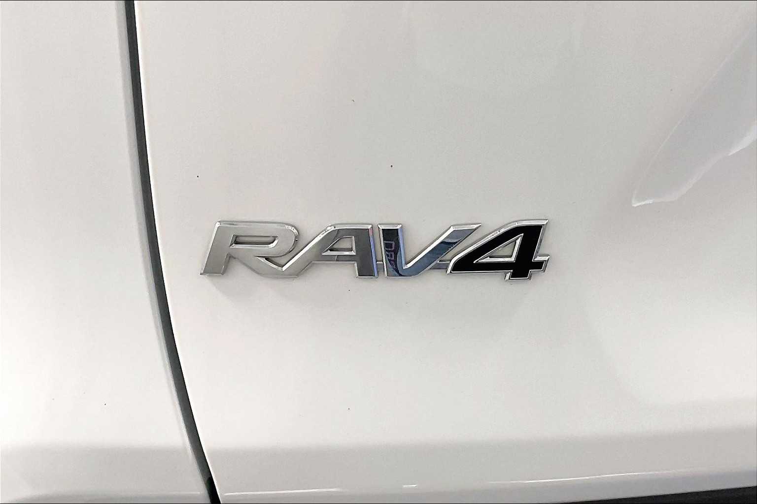 2023 Toyota RAV4 XLE - Photo 28