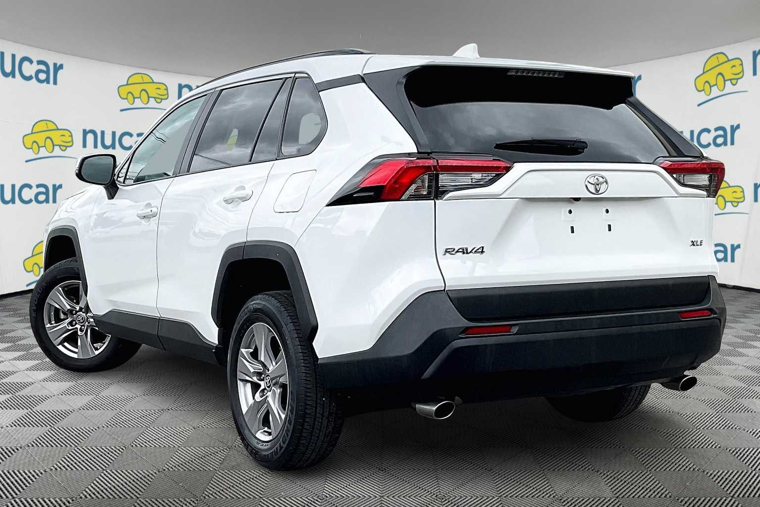 2023 Toyota RAV4 XLE - Photo 4