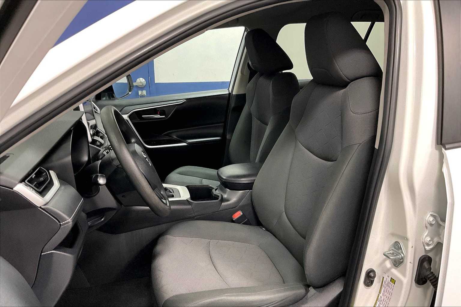 2023 Toyota RAV4 XLE - Photo 10