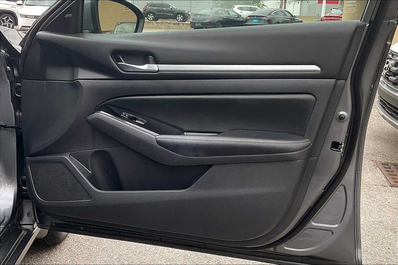 2023 Nissan Altima 2.5 SV - Photo 12