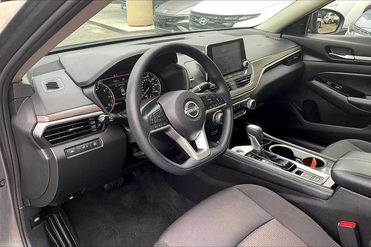 2023 Nissan Altima 2.5 SV - Photo 8