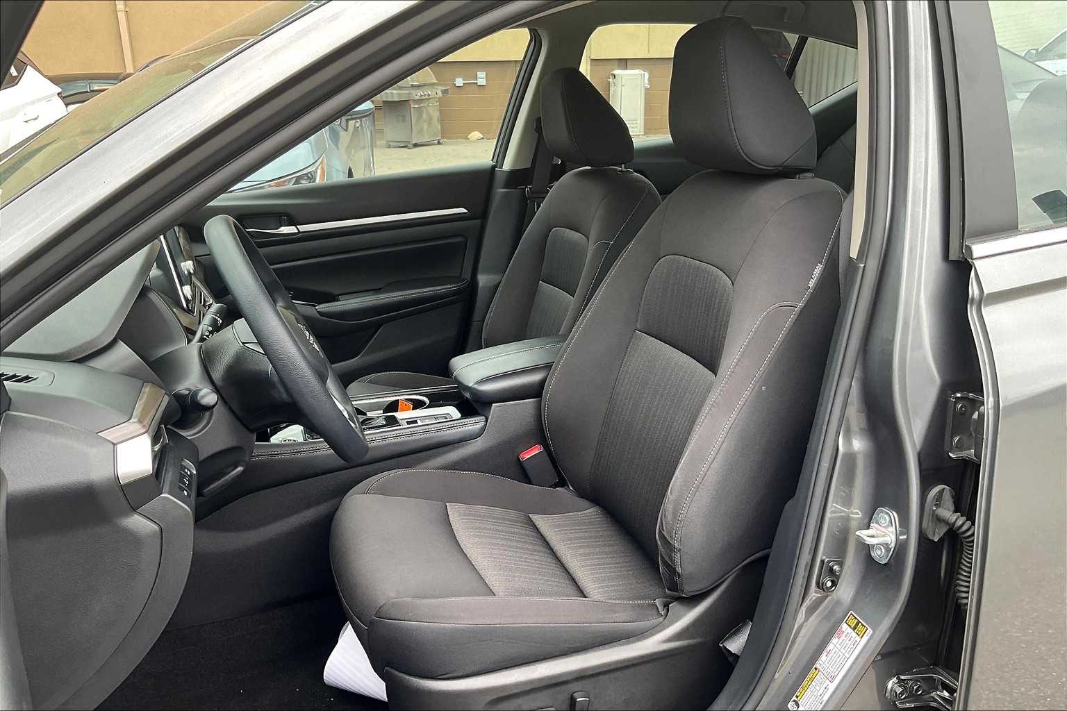 2023 Nissan Altima 2.5 SV - Photo 10