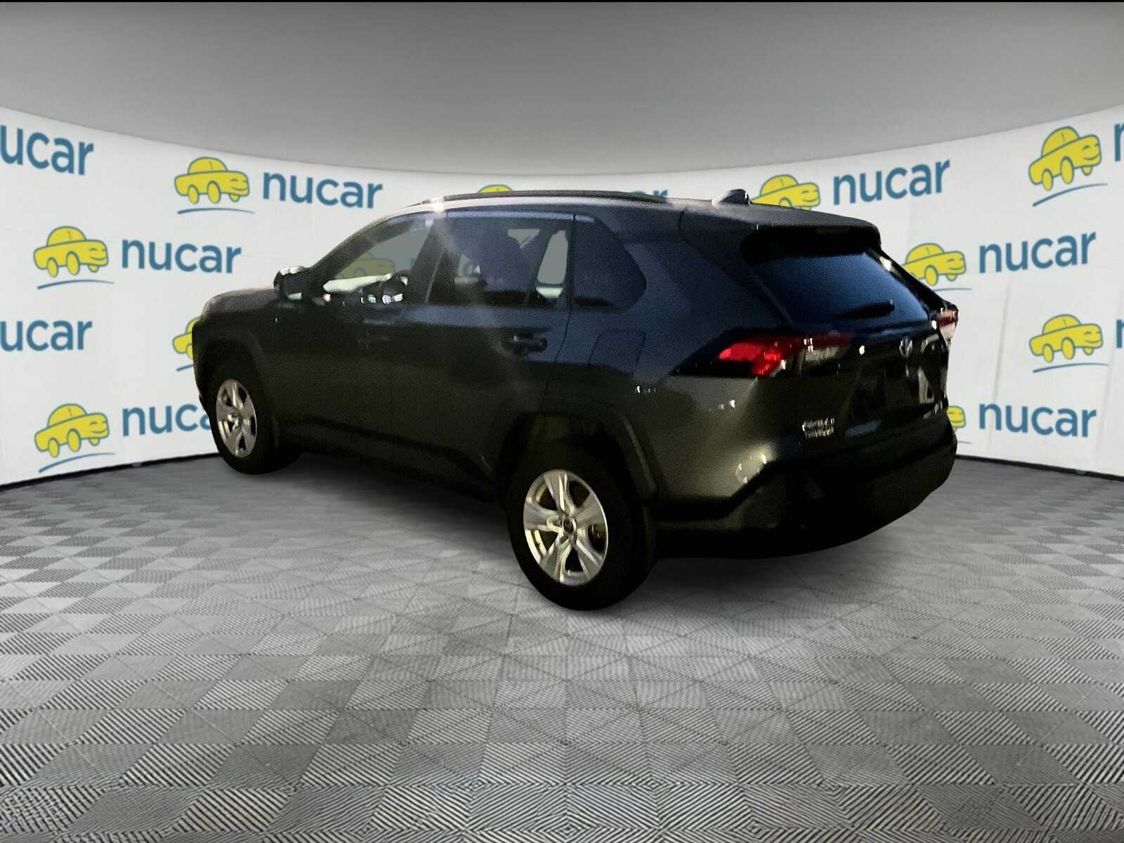 2021 Toyota RAV4 XLE - Photo 3